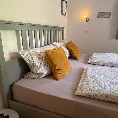 Kleines Doppelzimmer Mit Eigenem Bad Und Kuehlschrank, Frisch Saniert 腓特烈斯科格 外观 照片